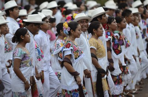 A Rebelião dos Maias no Século II: Uma Explosão de Fé e Descontentamento na Península de Yucatán